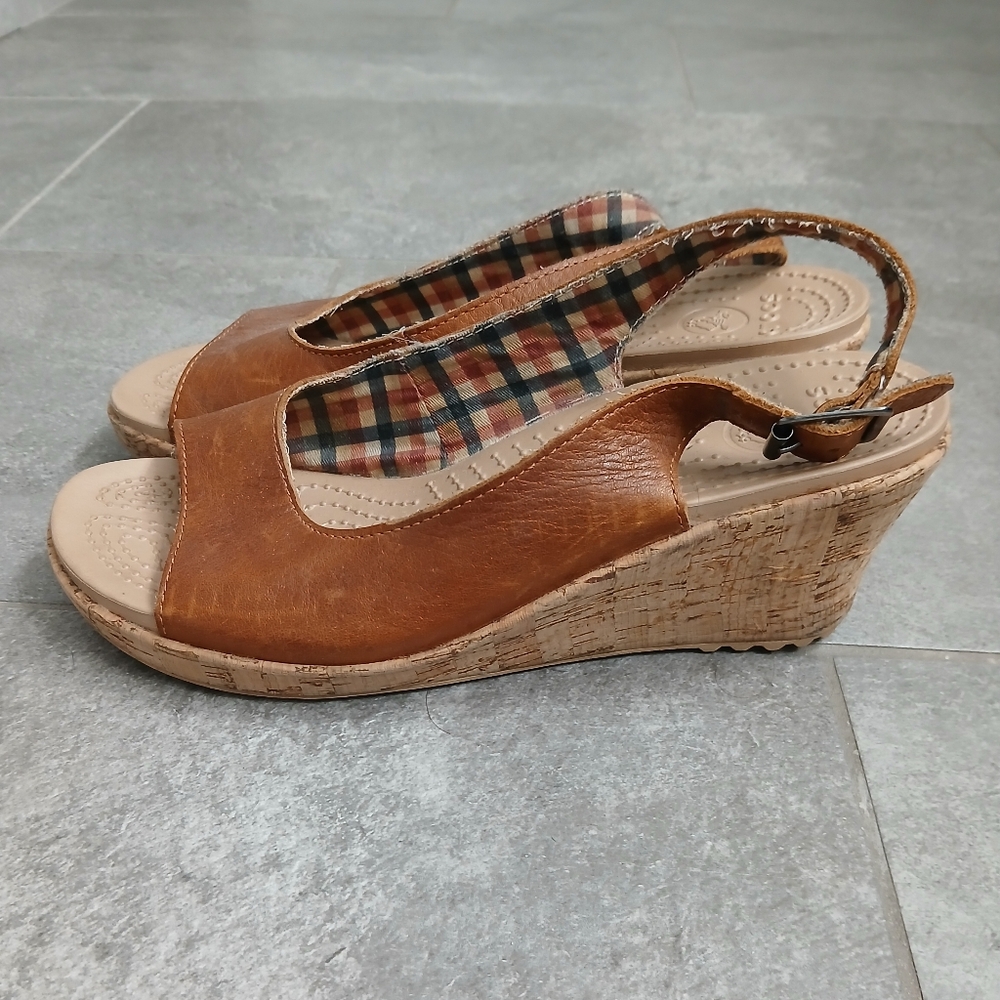 Ladies Crocs A-Leigh Brown Leather Sling Back Adjustable Wedge Cork Heel 10M - Picture 2 of 8